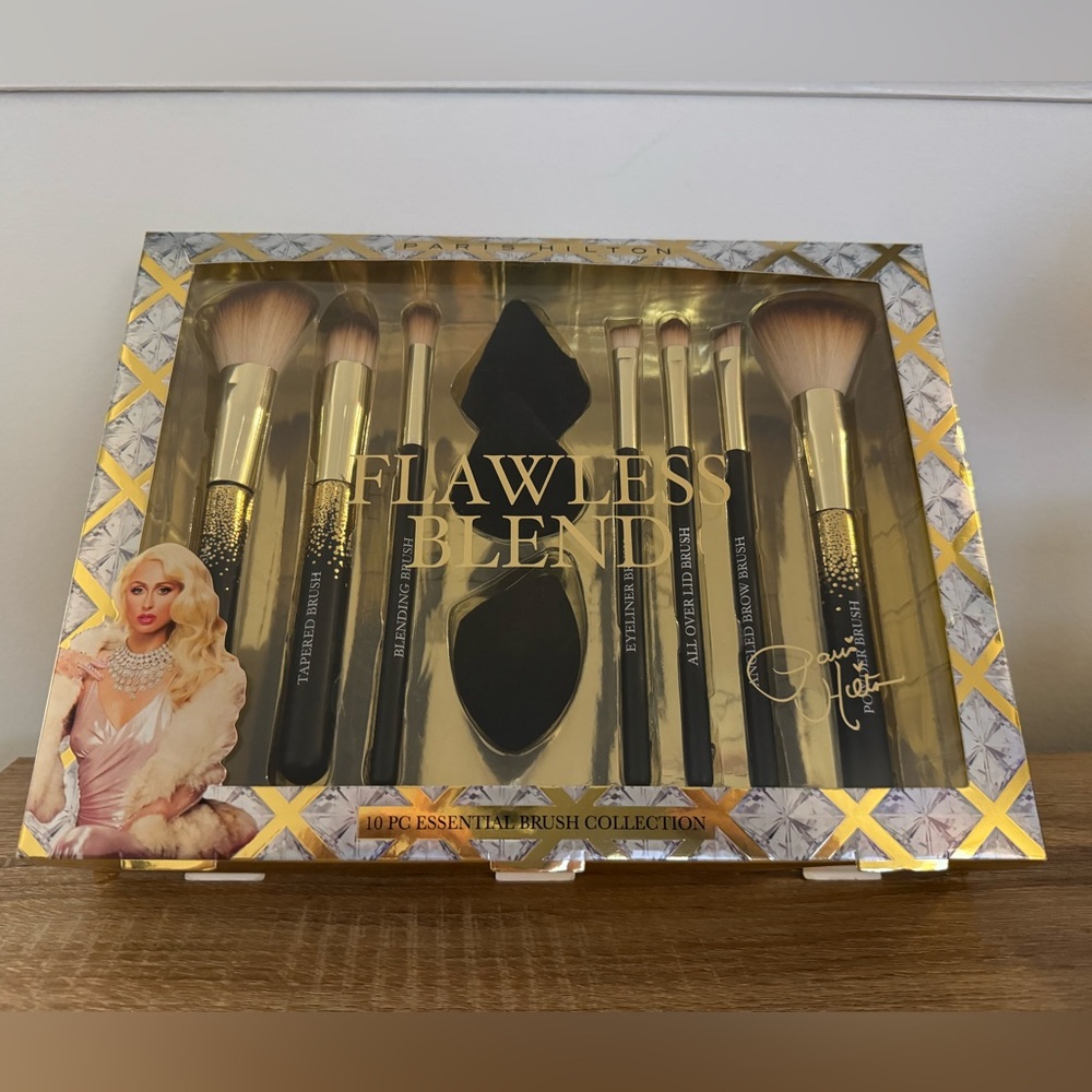 Paris Hilton Flawless Blend Makeup Brush Set